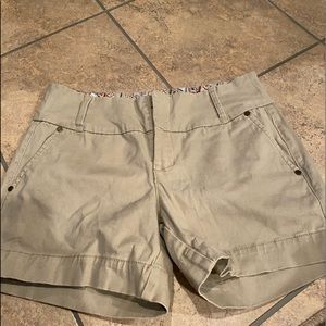 KHAKI SHORTS